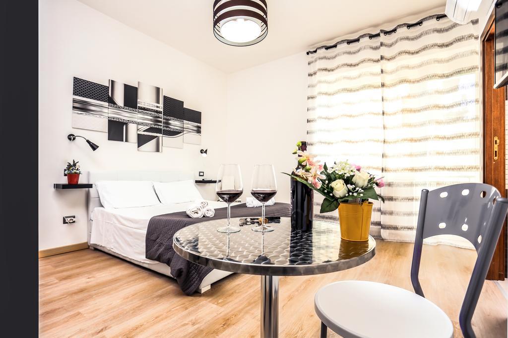 Double Room,267471345:JPEG